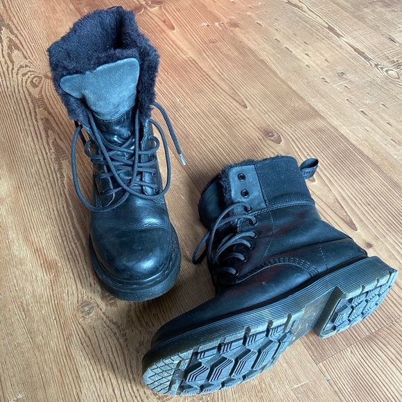 Dr Marten Black faux fur lined 8 hole Docs boots. Size 7.5 - Picture 3 of 3
